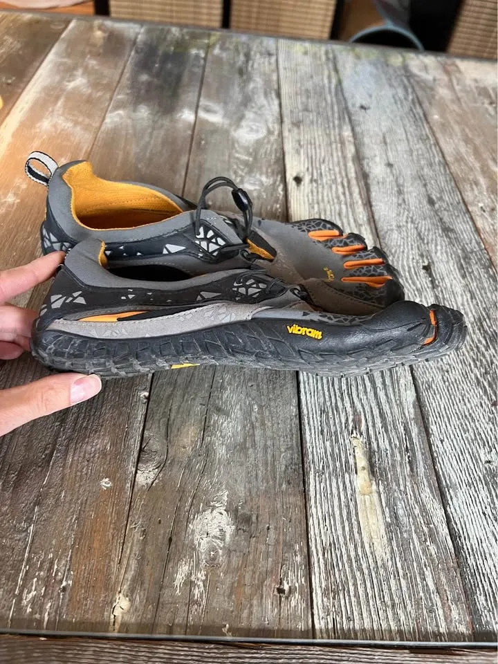 Vibram FiveFingers - Men's Size 9 image indicator(10)