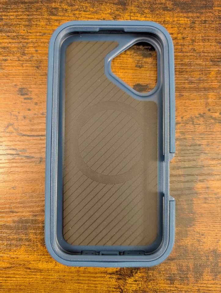 Rugged iPhone 17 Case with MagSafe - Sea Blue