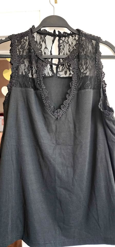Women's Emery Rose black ribbed lace sleeveless top