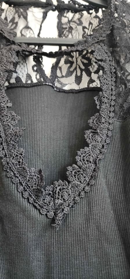Women's Emery Rose black ribbed lace sleeveless top - photo 2