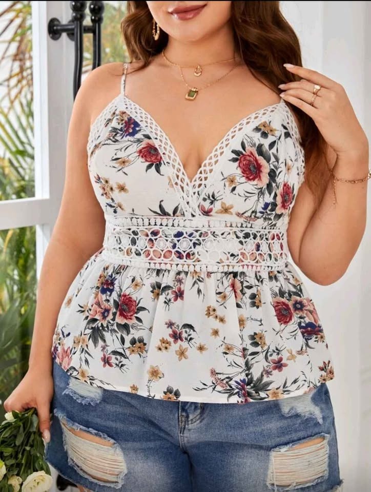 SHEIN floral Lace Panel Peplum Cami Top - photo 2