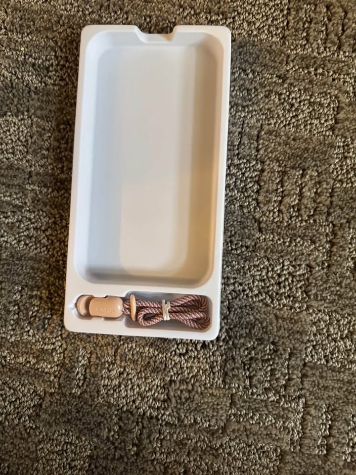 iPhone 15 pro case with screen protectors and more things - photo 3