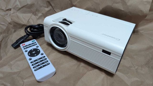 Crosstour Projector