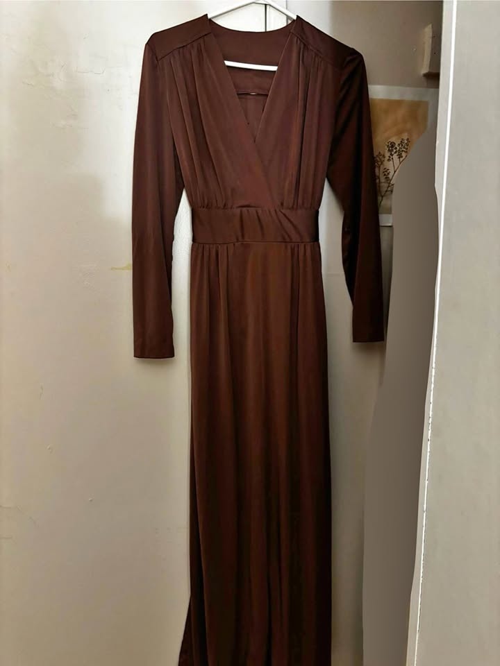 ✨ Stunning Deep Plum Floor-Length Gown/Dress Like New! ✨