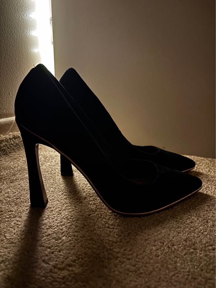 Black and Golden Aldo Pointy Toe Heels - photo 2