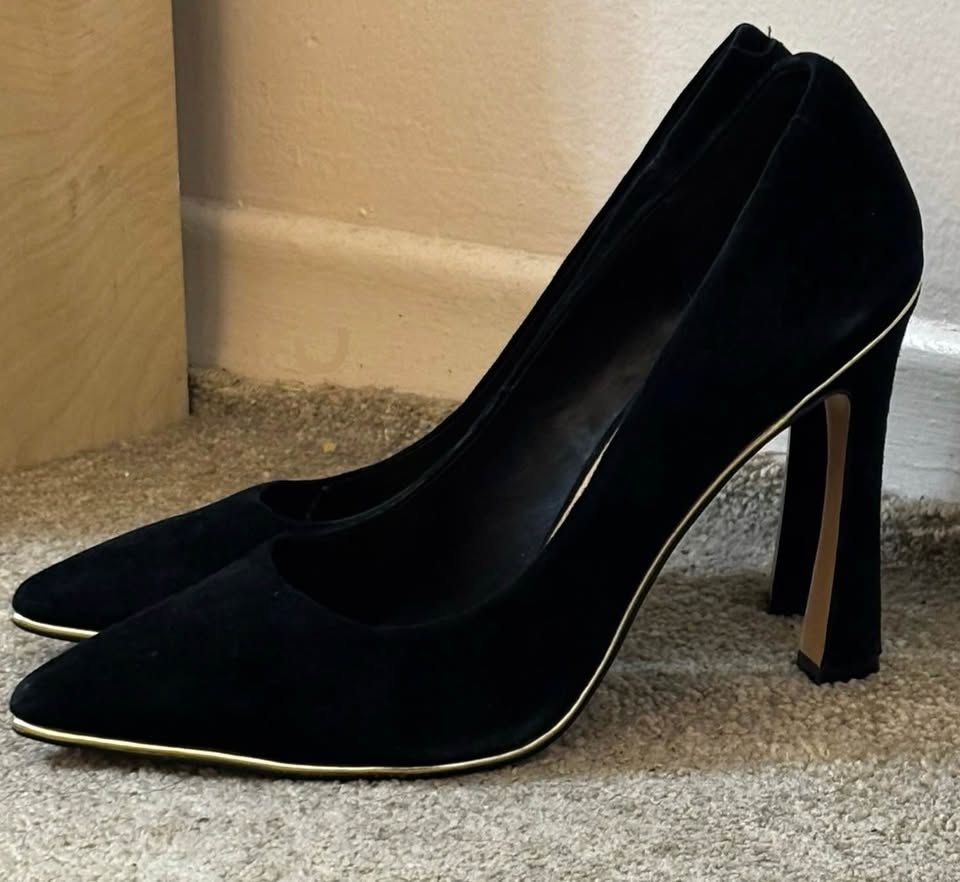 Black and Golden Aldo Pointy Toe Heels - photo 4