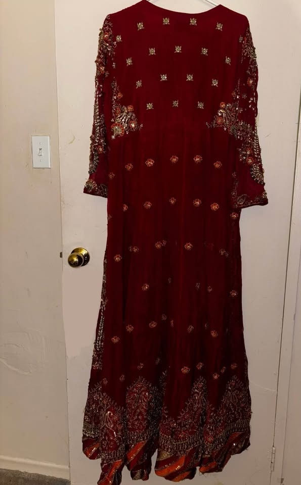 Heavy work red 3 piece Pakistani/Indian Dress - photo 3