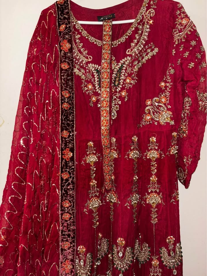 Heavy work red 3 piece Pakistani/Indian Dress - photo 4