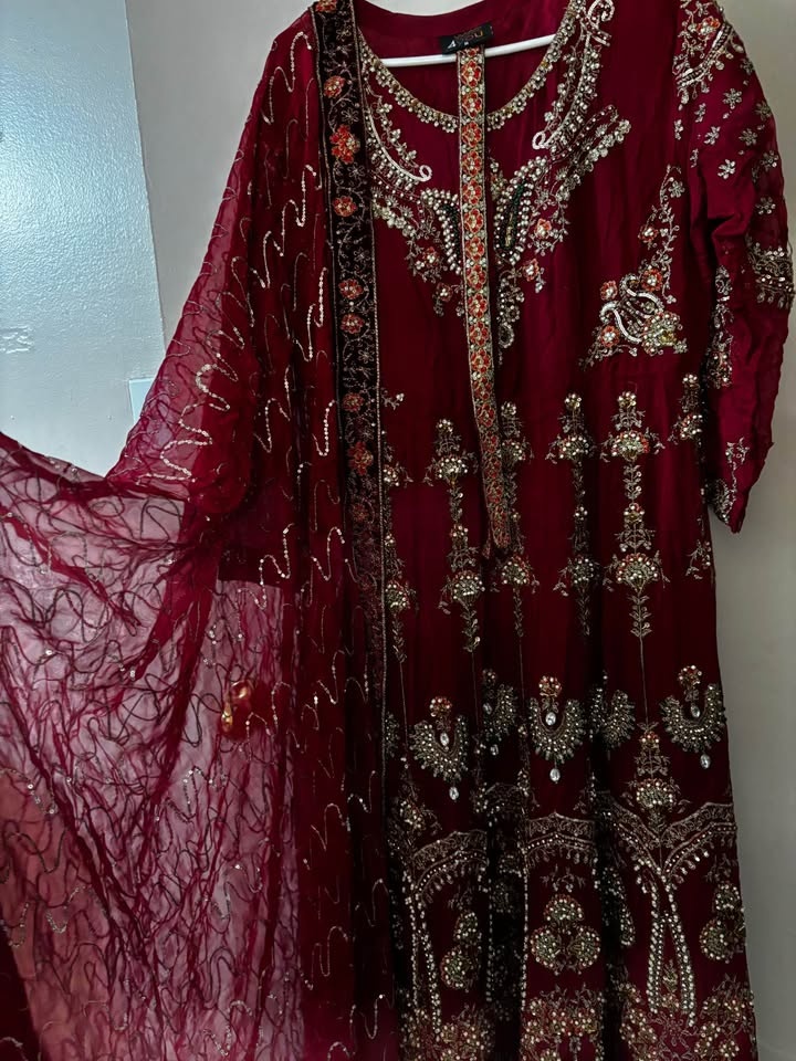 Heavy work red 3 piece Pakistani/Indian Dress - photo 5