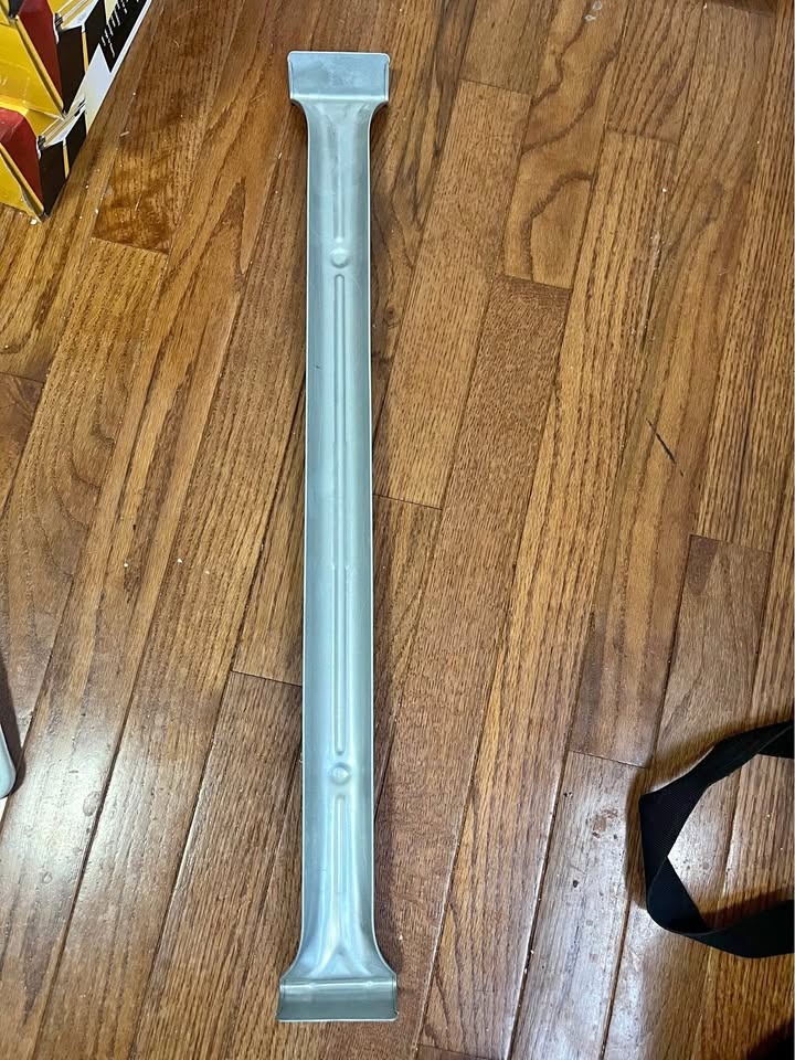 Brand new wardrobe bar good for moving boxes
