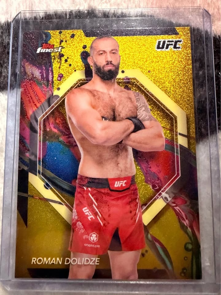 UFC Roman Dolidze /75 Gold Shimmer Topps Finest 2024