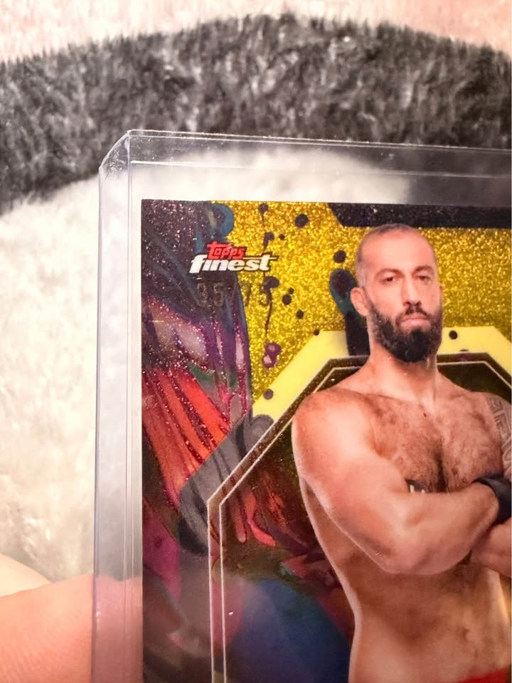 UFC Roman Dolidze /75 Gold Shimmer Topps Finest 2024 - photo 3
