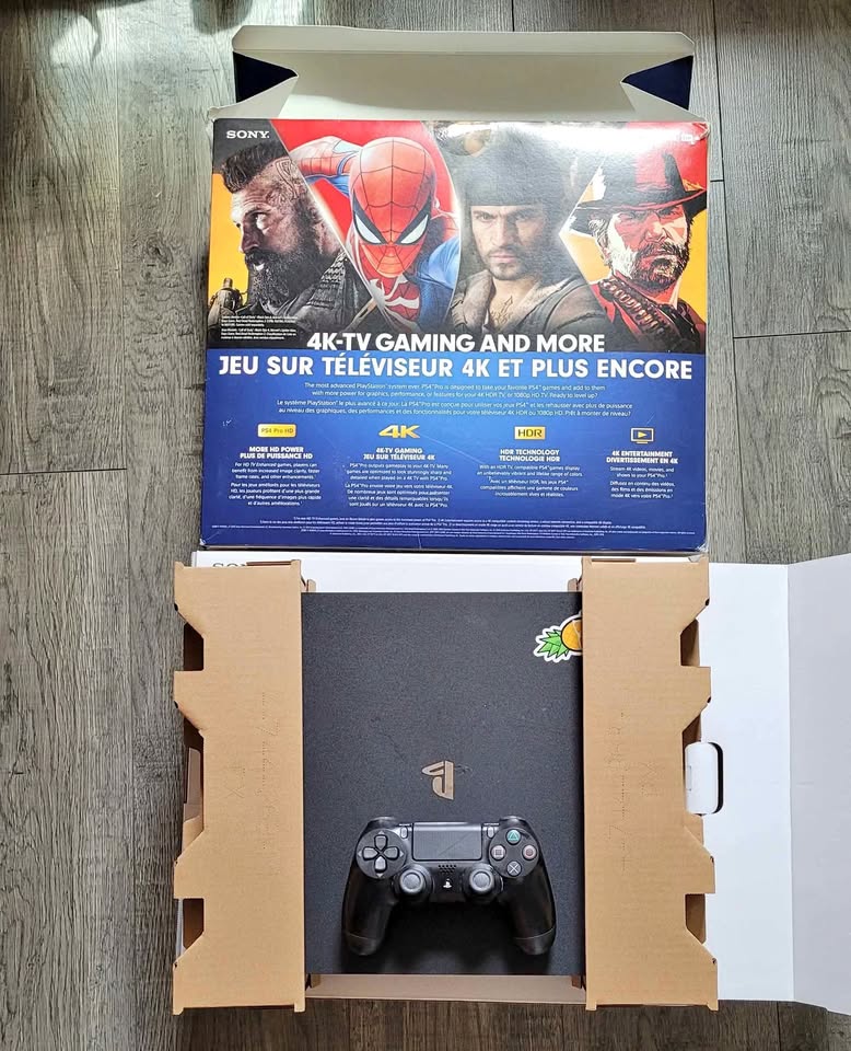 1 TB PS4 pro In box