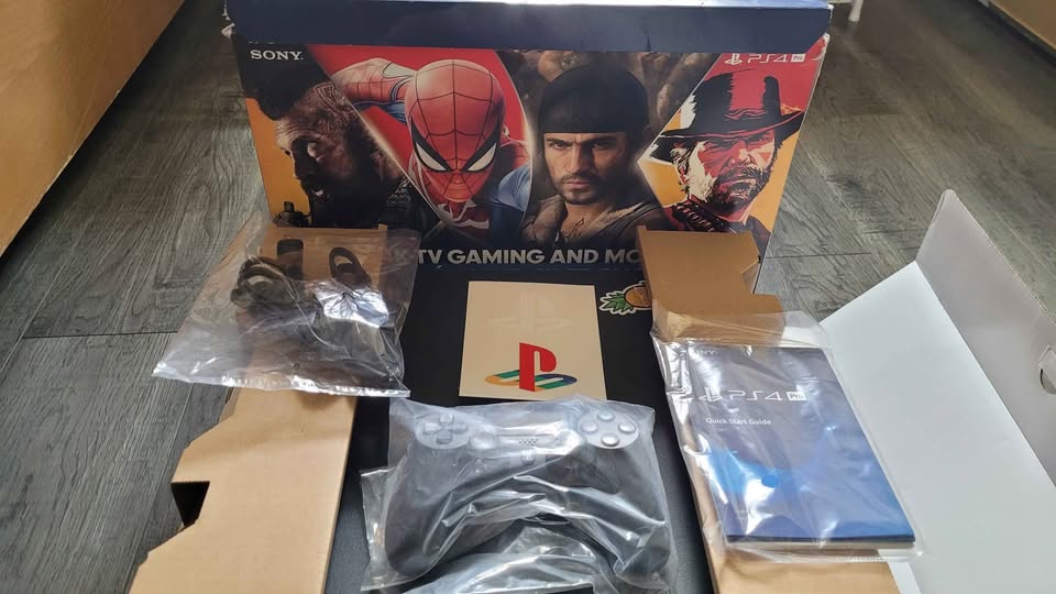1 TB PS4 pro In box - photo 2