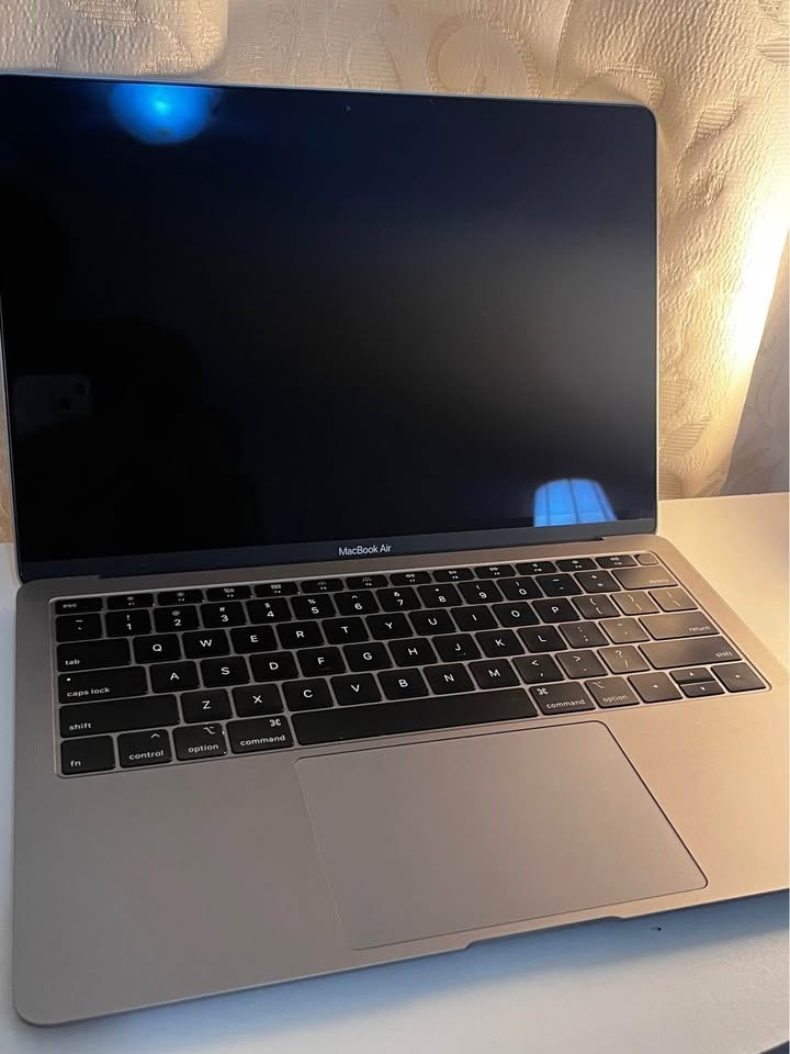 2019 MacBook Air (Retina) – Intel i5, 8GB RAM – Clean - photo 3
