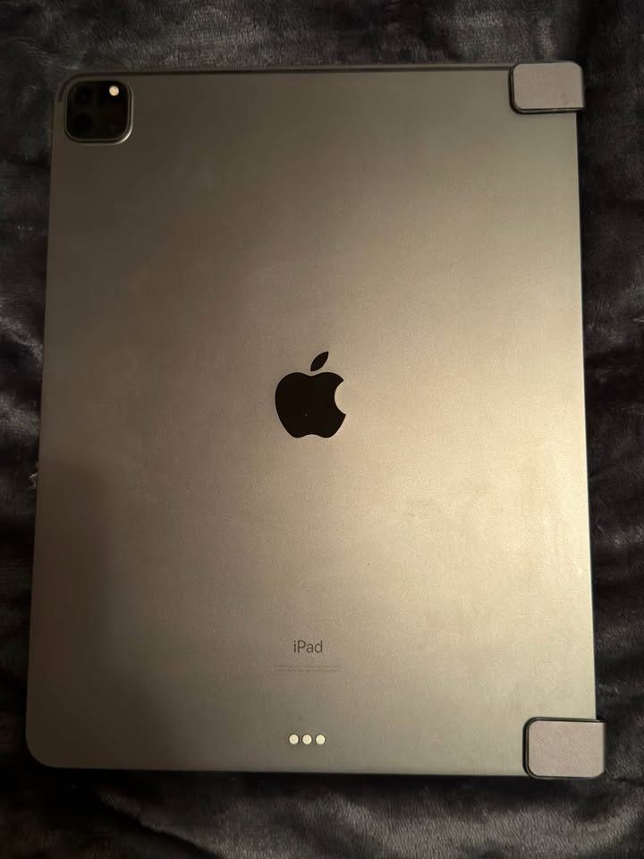 iPad Pro 12.9-inch 256GB 4th Gen w/Brydge Keyboard - photo 3