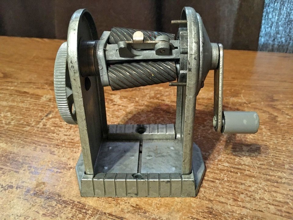 APSCO MANUAL PENCIL SHARPENER 6 HOLE STANDARD