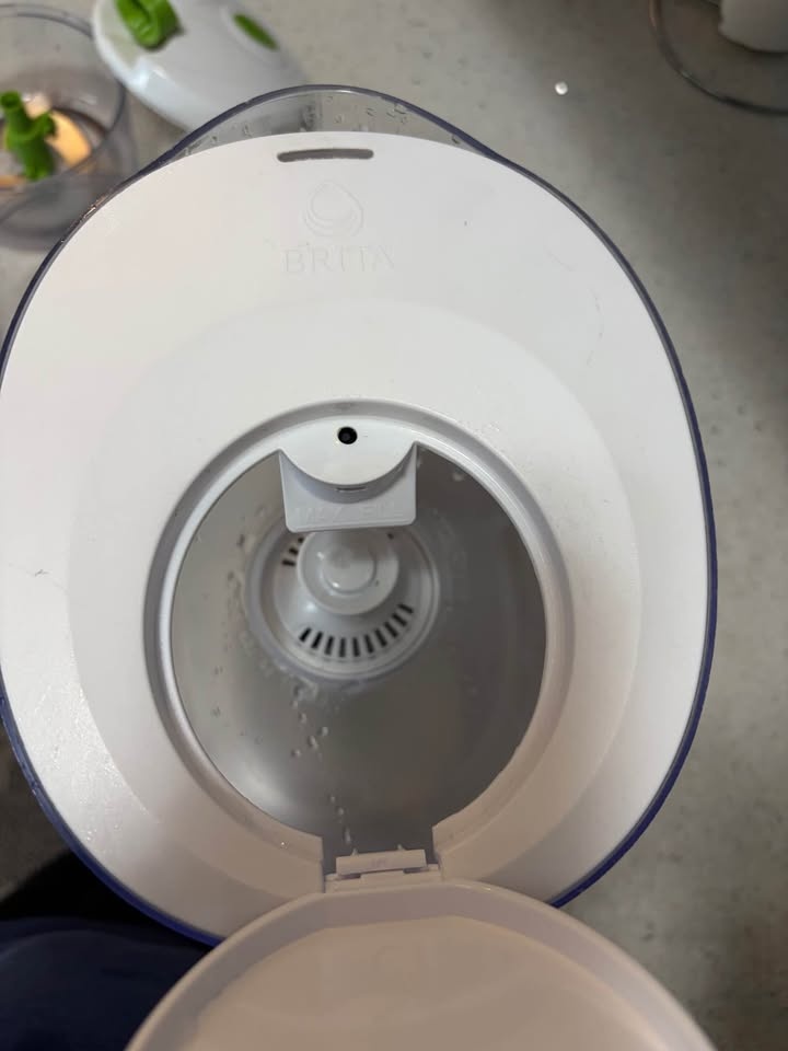 Brita purifier and two vegetable choppers - photo 2