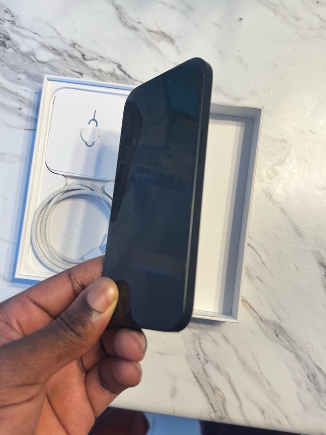 iPhone 15 (128GB) - Excellent condition - photo 2