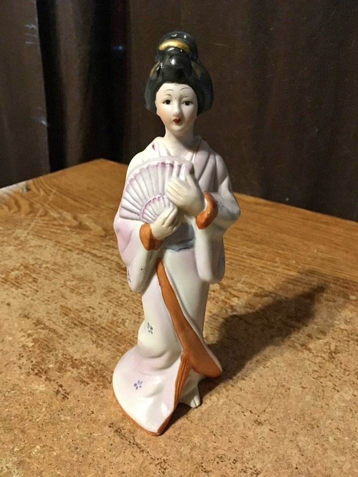 JAPANESE GEISHA GIRL FIGURINE UCGC TAIWAN BISQUE PORCELAIN 7"