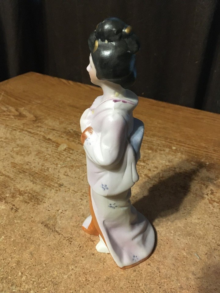 JAPANESE GEISHA GIRL FIGURINE UCGC TAIWAN BISQUE PORCELAIN 7" - photo 2