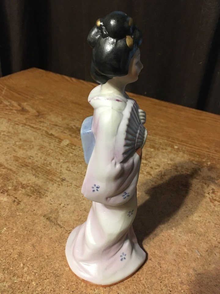 JAPANESE GEISHA GIRL FIGURINE UCGC TAIWAN BISQUE PORCELAIN 7" - photo 4