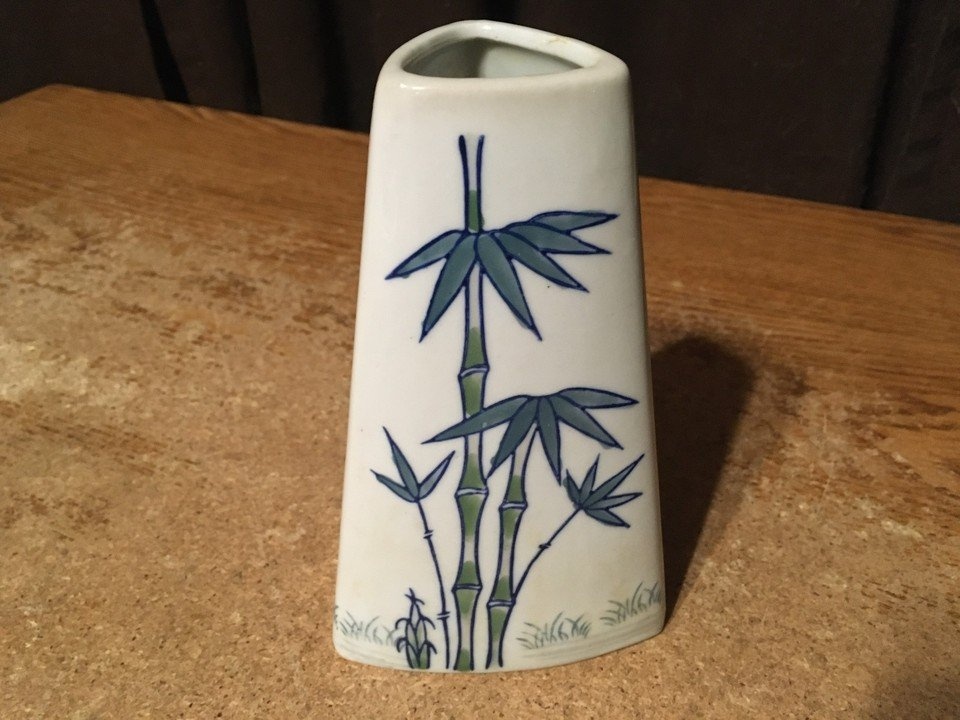 PANDA BEAR THEMED WITH BAMBOO TRIANGLE VASE 6.25'' ASIAN STYLE - photo 3