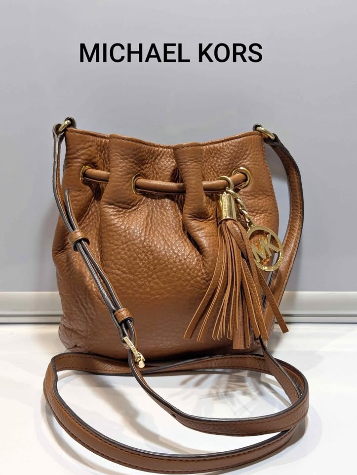 Michael Kors crossbody bucket bag