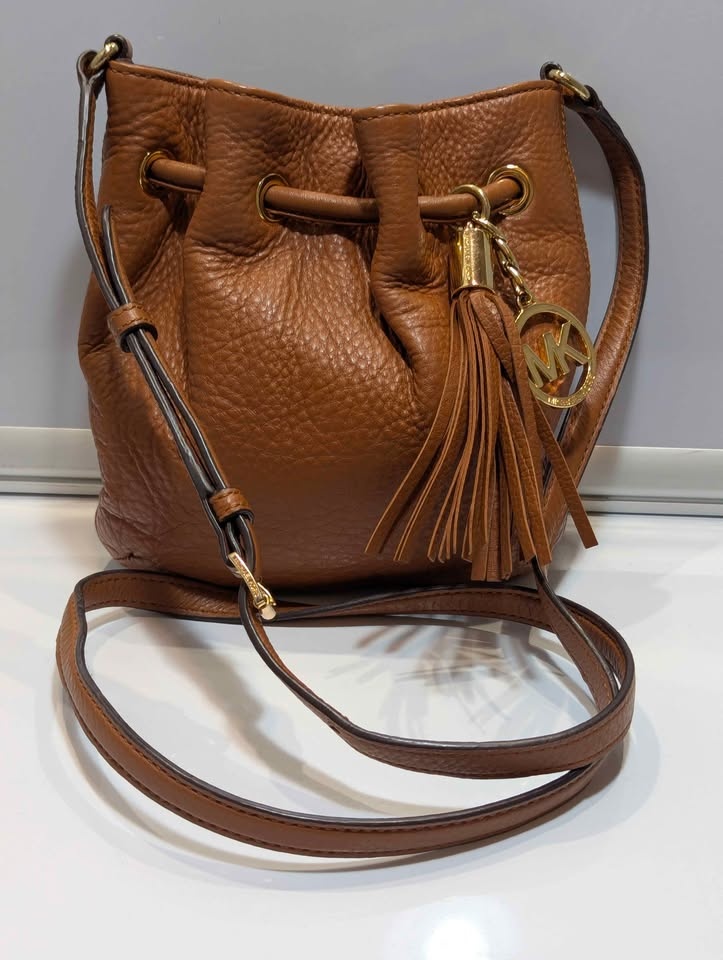 Michael Kors crossbody bucket bag - photo 3