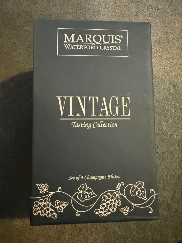 Marquis by Waterford Vintage champagne flutes. - photo 2