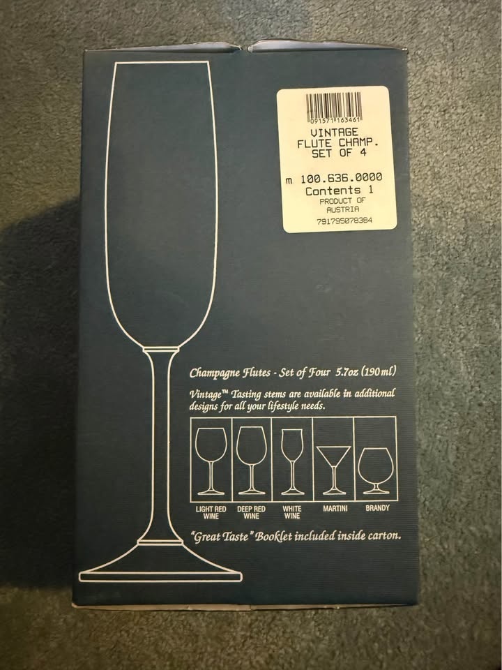 Marquis by Waterford Vintage champagne flutes. - photo 3