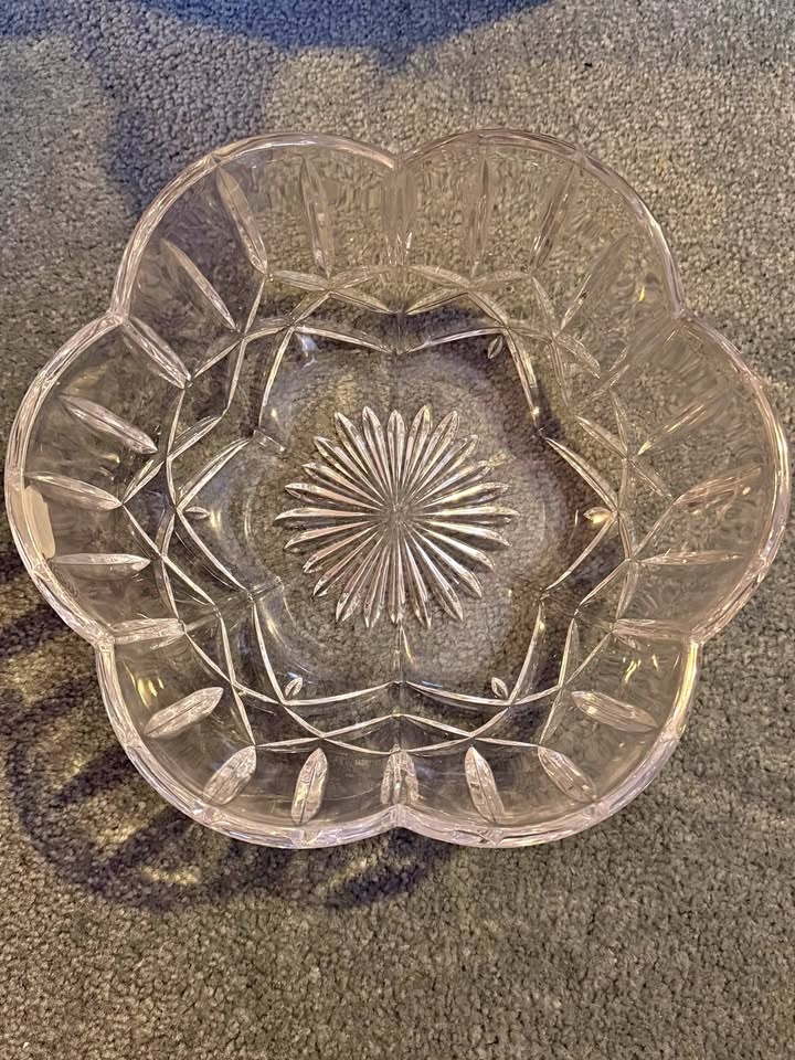 Crystal serving bowl
