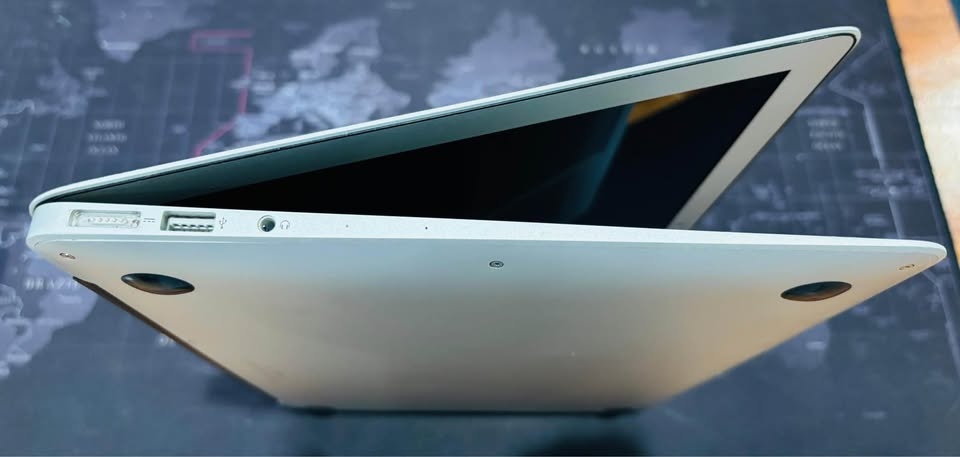 Apple Macbook Air 13” 2015 8GB 256GB Fully Functional - photo 5