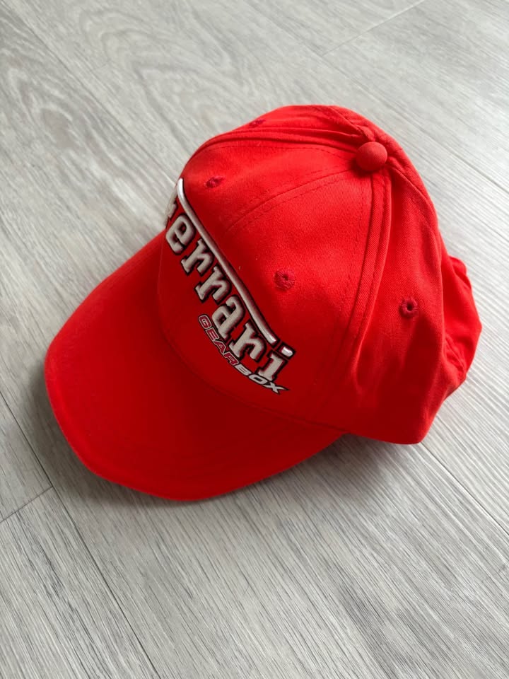 Red Ferrari hat - photo 2