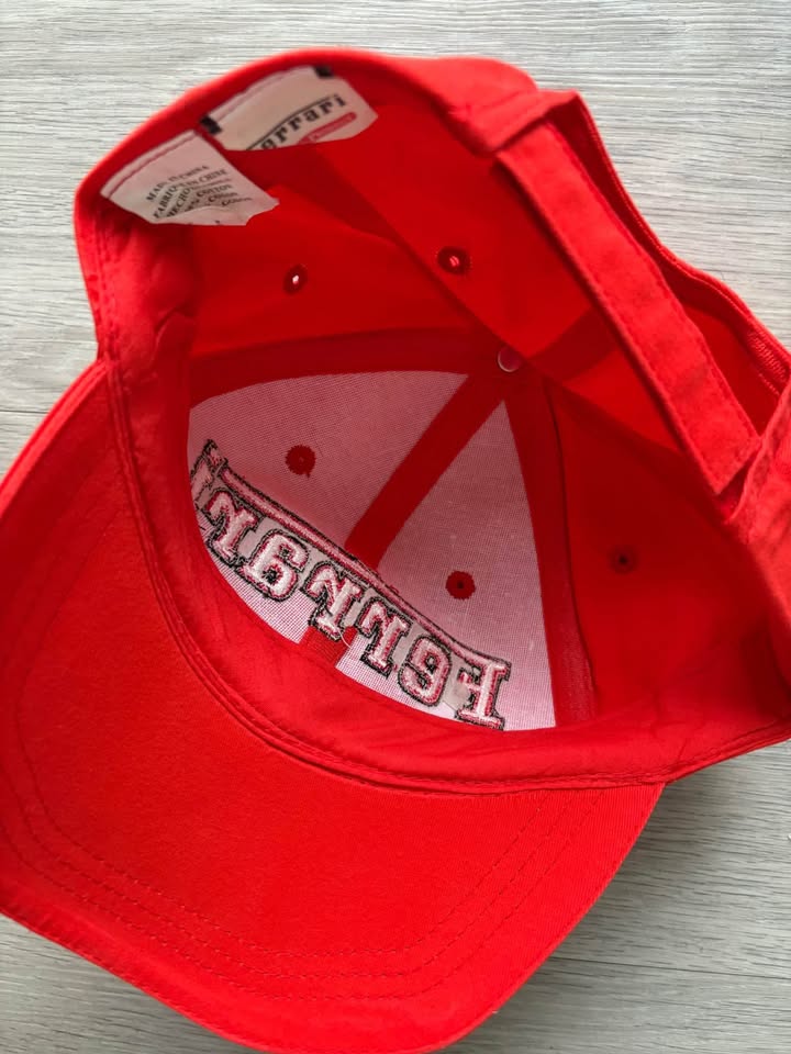 Red Ferrari hat - photo 3
