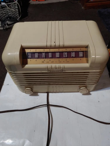 1940s Radiola 76ZX12 Mid Century Tube Radio