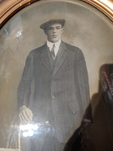 Antique EARLY 1900s Gold Picture Frame Convex Glass - photo 2