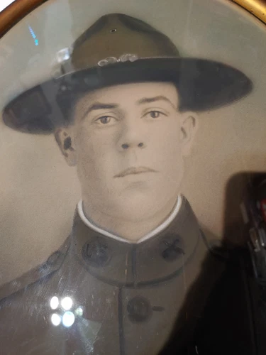 Antique WW1 American USA Soldier Tin Frame Convex Glass Portrait - photo 2