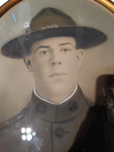 Antique WW1 American USA Soldier Tin Frame Convex Glass Portrait - photo 3