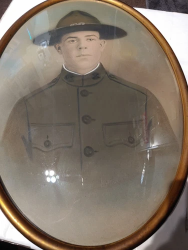 Antique WW1 American USA Soldier Tin Frame Convex Glass Portrait - photo 4
