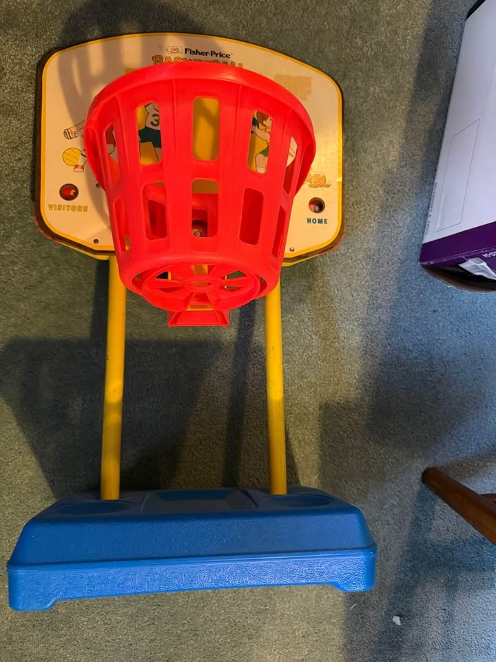 Vintage 1973 Fisher Price Basketball Hoop Playset - photo 2