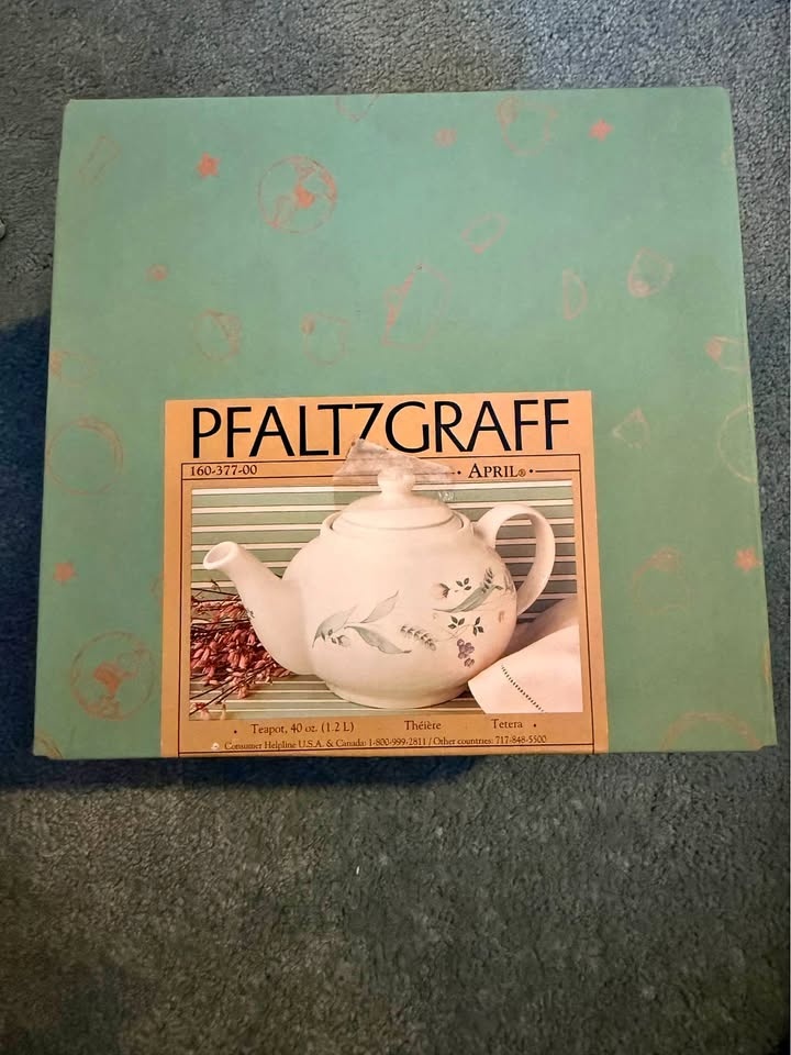 Pfaltzgraff April Teapot