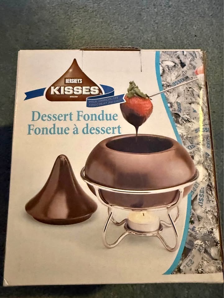 Hershey’s chocolate fondue/candy bowl set