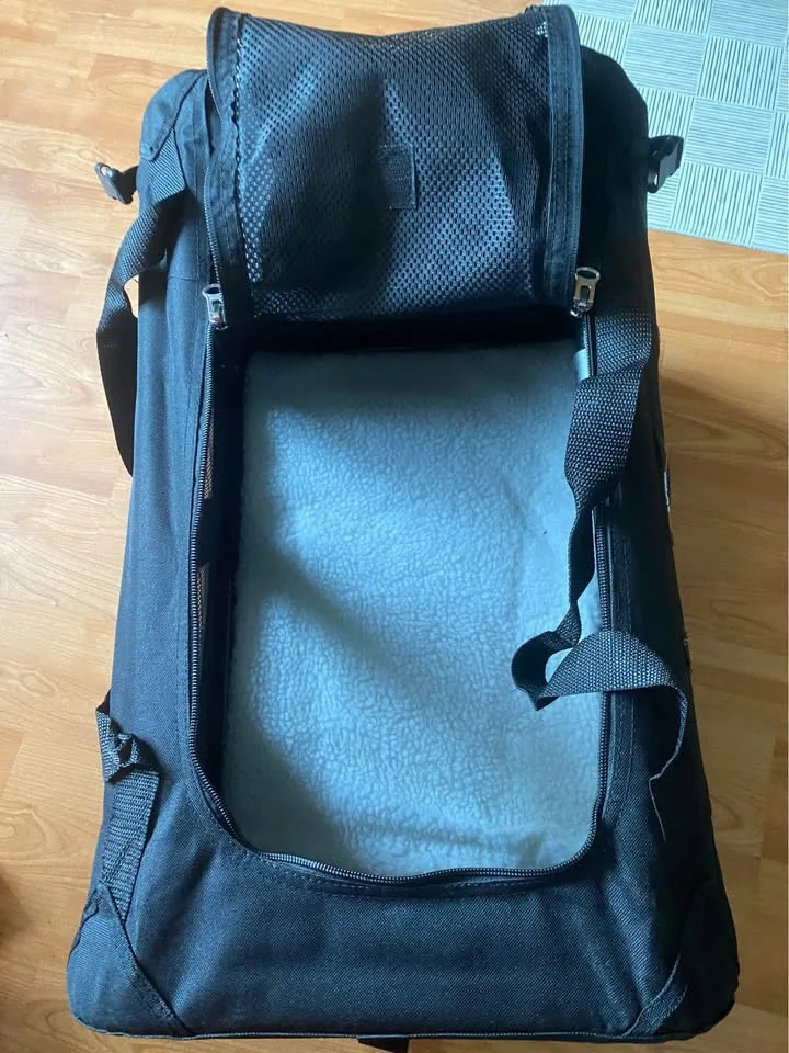 Collapsible, Portable Soft Pet Carrier image indicator(3)