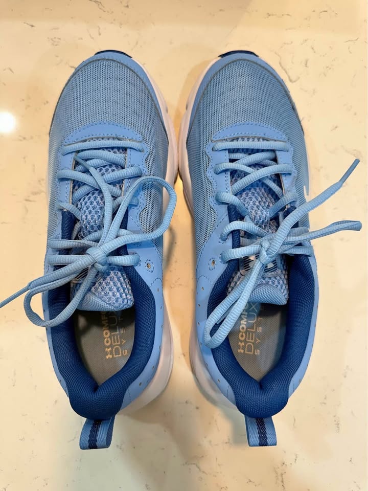 Women’s Under Armour Sneakers - Charged Assert, size 8.5