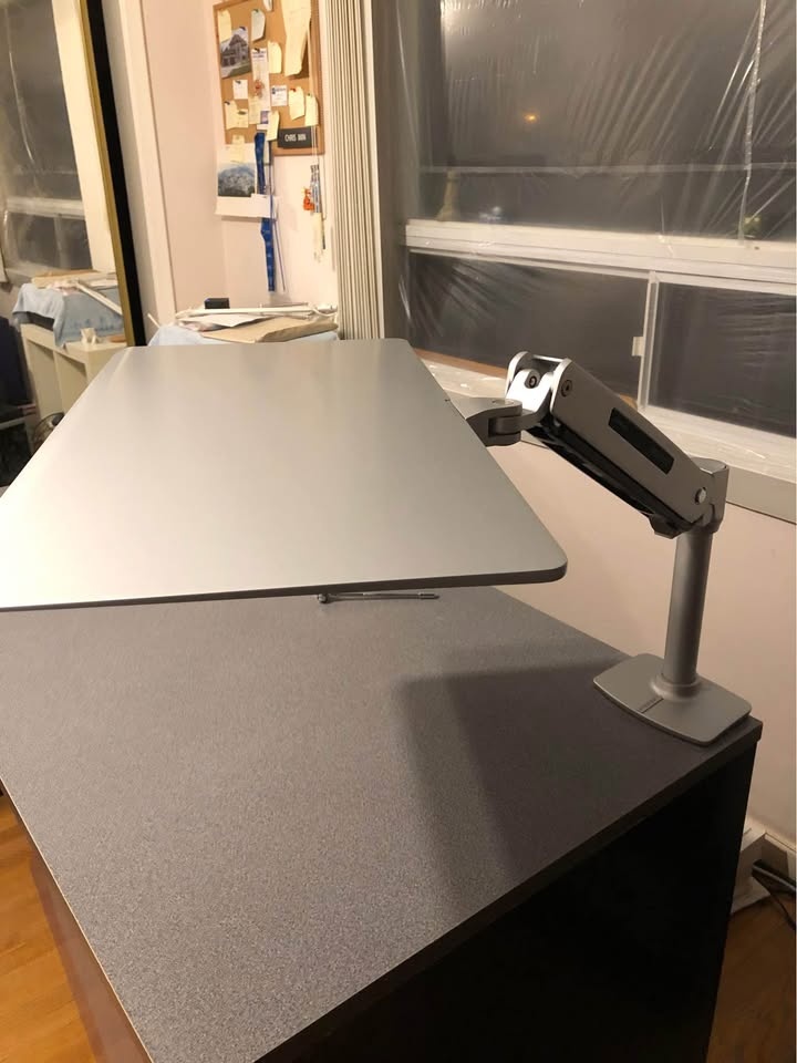 Very sturdy Ergotron desk laptop arm - photo 2