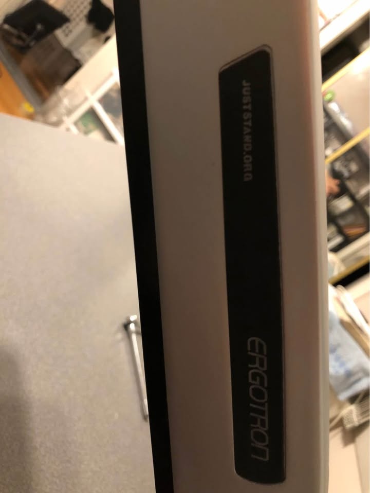 Very sturdy Ergotron desk laptop arm - photo 3