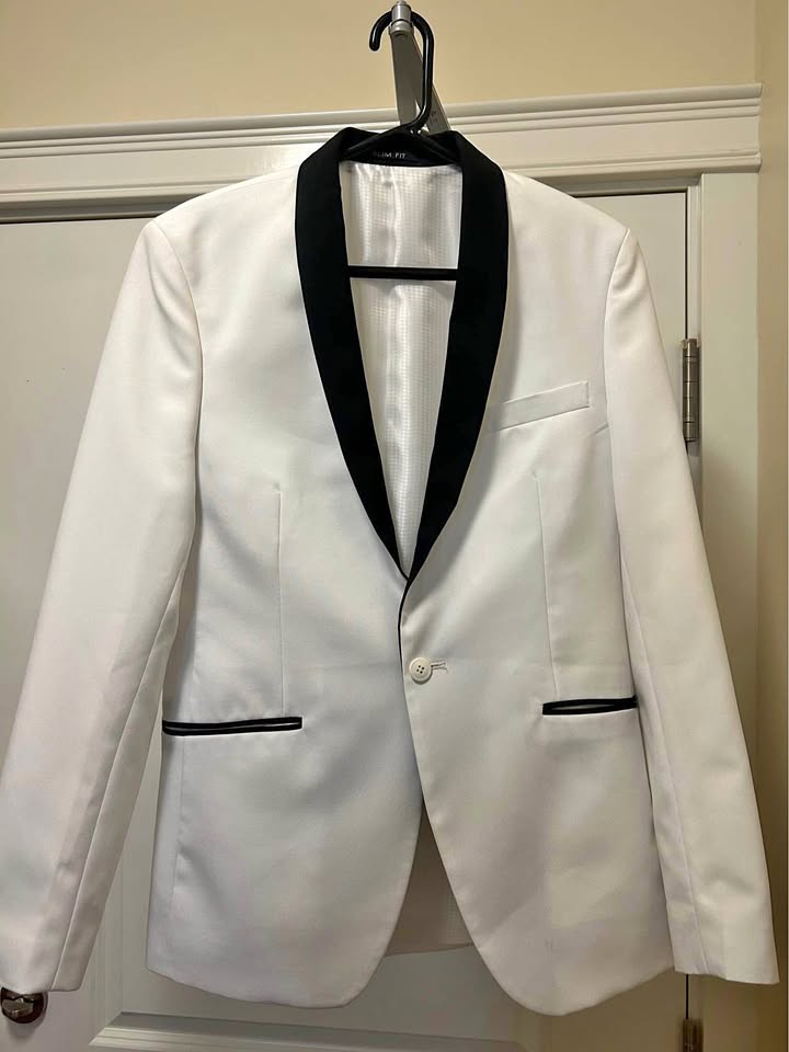 White Suit Jacket – Sharp & Stylish