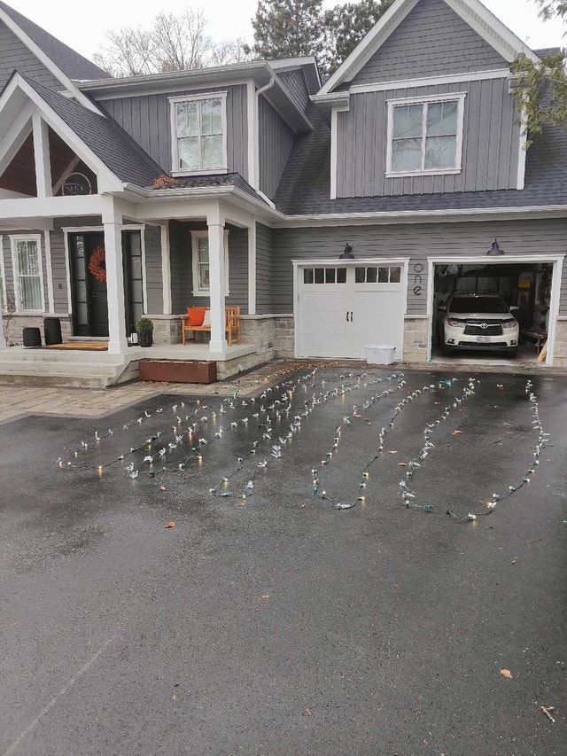 Christmas lights, house exterior - photo 2