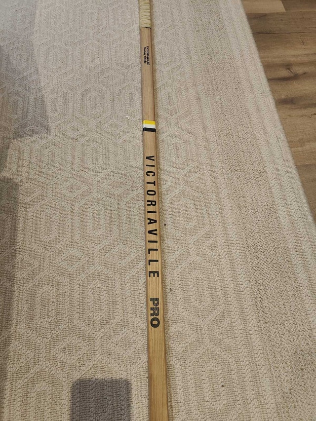 Bobby Orr autographed stick - photo 3